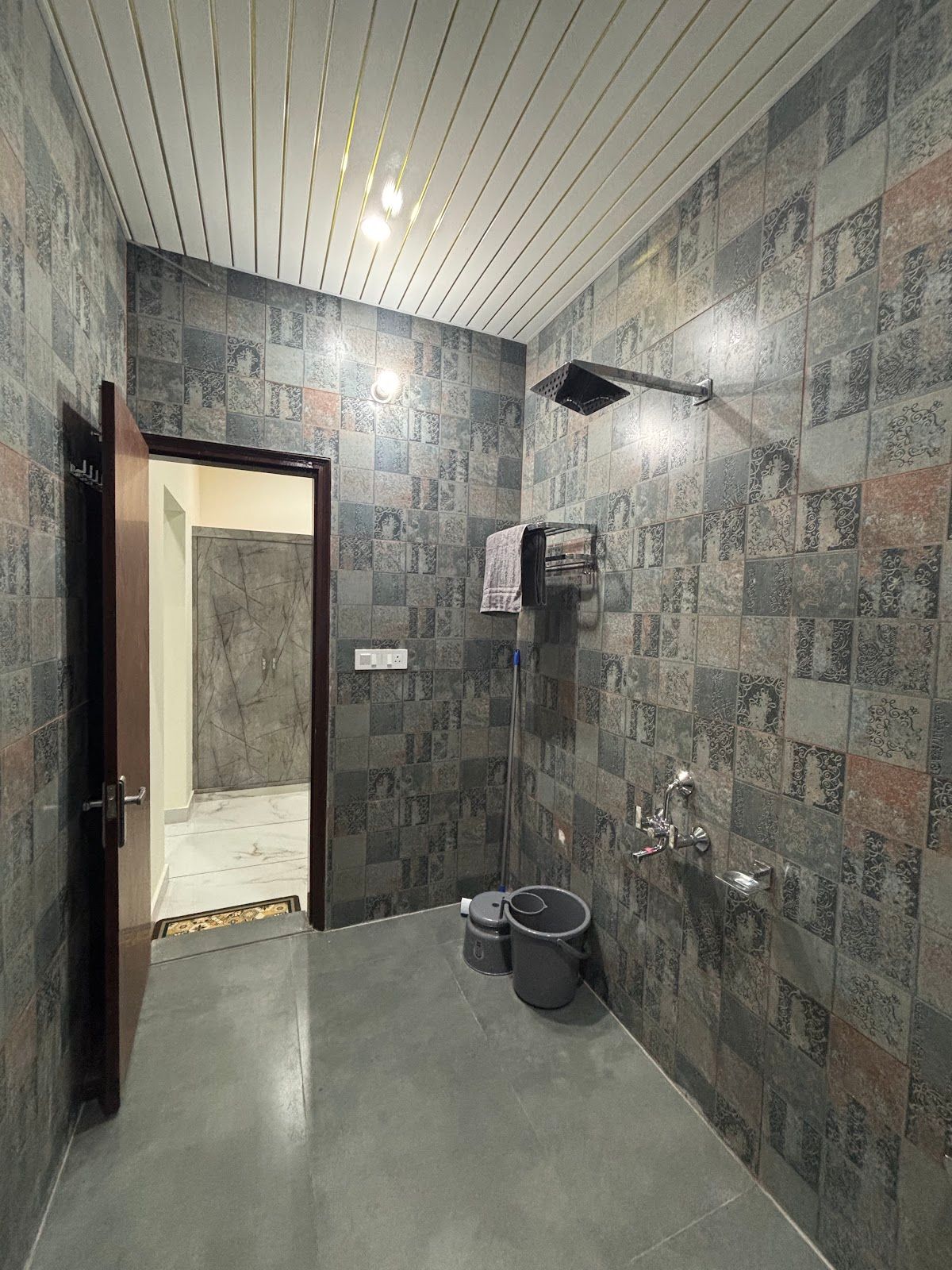 Homestay w/ Home Meals & Smart TV, HP - Darlaghat, HP photo 4