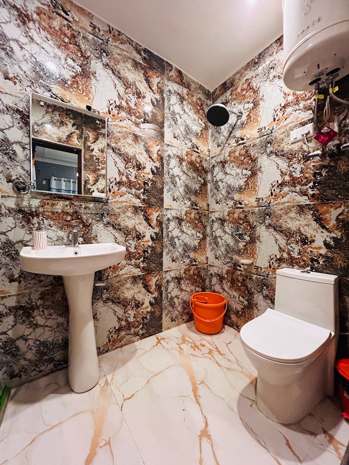 Clean Homestay w/ Home Meals & Travel Help, J&K - Srinagar, J&K photo 5