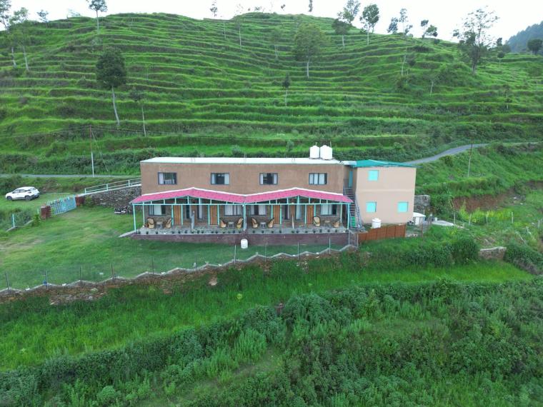 Himalayan View Villa w/ Balcony - Uttarakhand