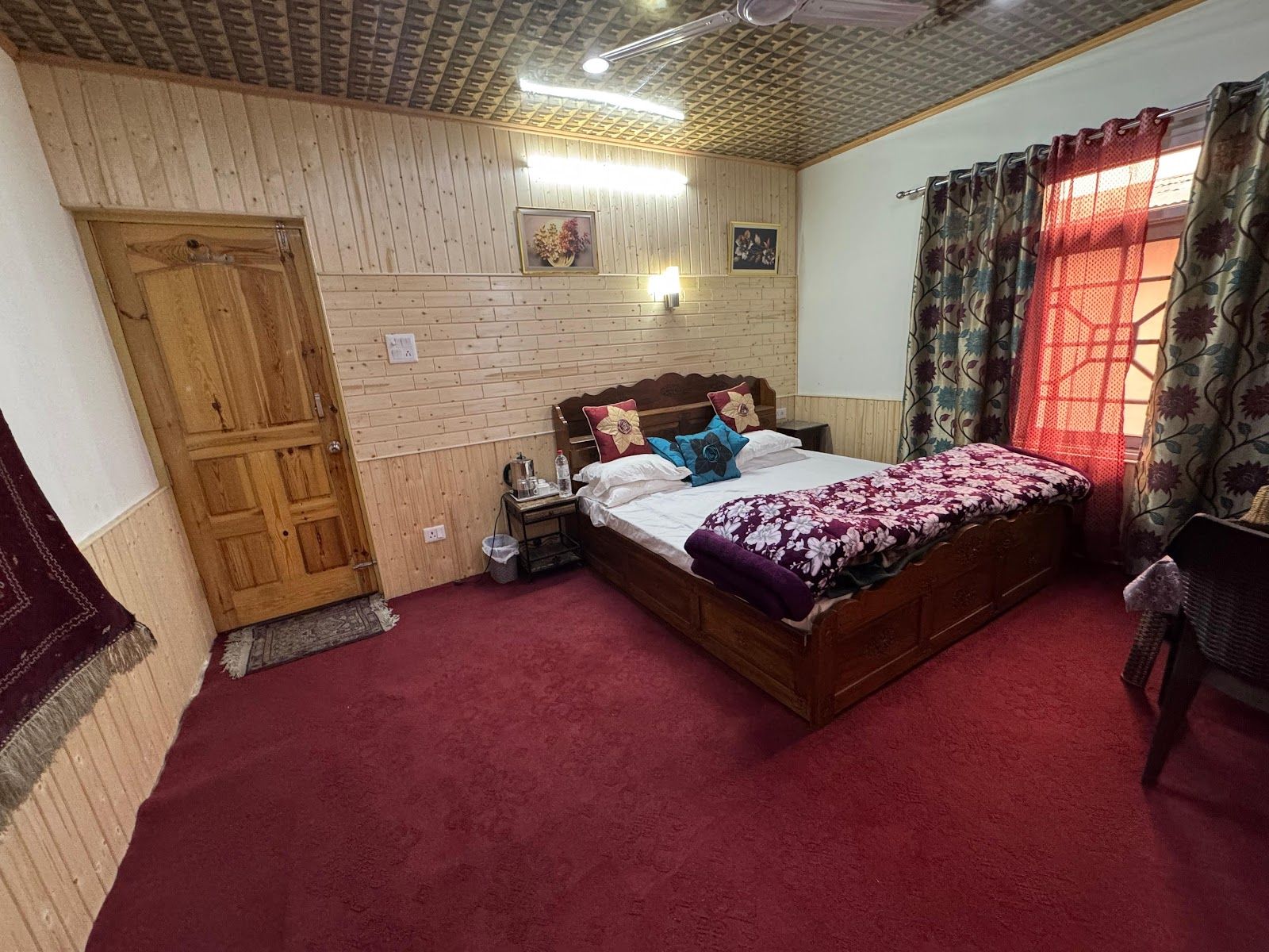Upscale Homestay w/ Home Meals, Jammu Kashmir in Srinagar, Jammu Kashmir 2
