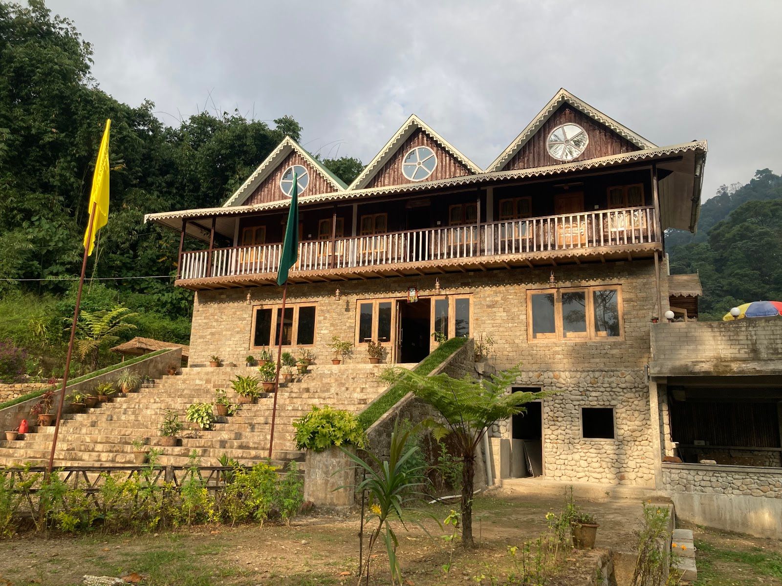 Darjeeling resort with pool & home-cooked meals