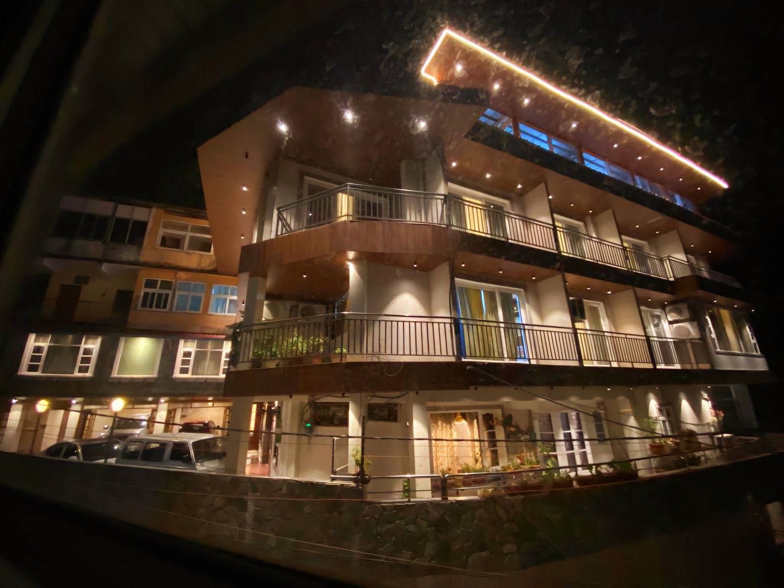 Family Cottage w/ Valley Views & Meals in Uttarakhand 1