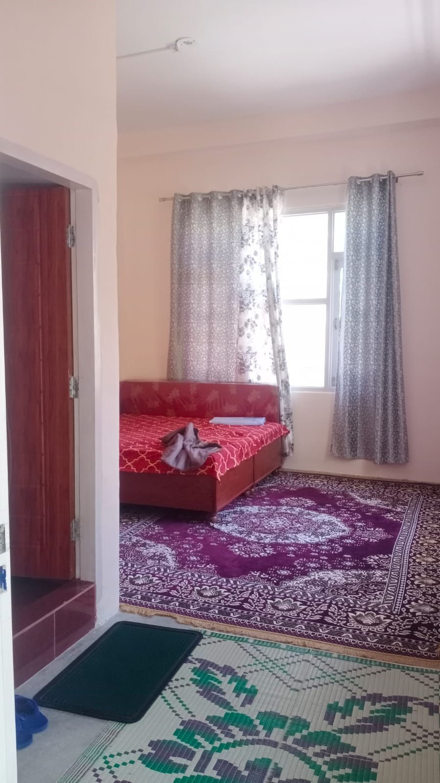 Peak View Homestay w/ Parking, HP in Saki Charang, HP 2