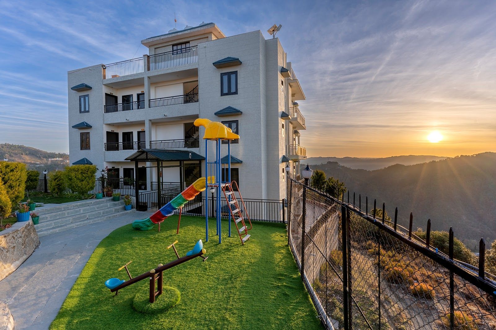 14 Bedroom House with Valley and Mountain Views in Mukteshwar
