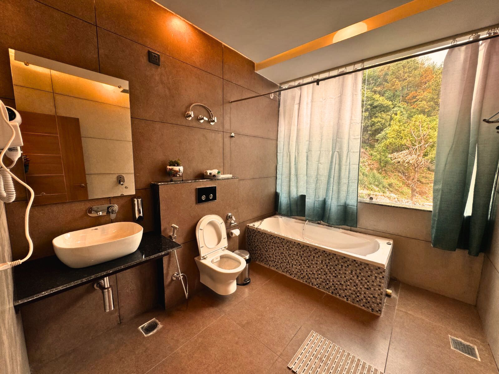 Peaceful Homestay w/ Valley Views & Meals - Nainital photo 4