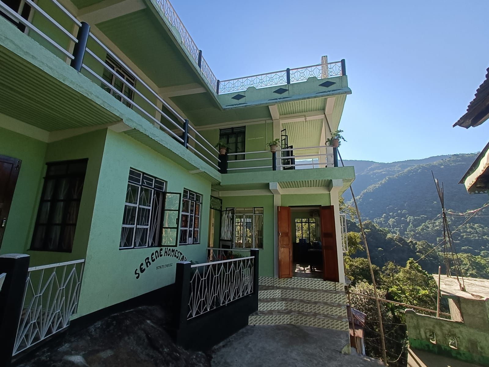 13 Bedroom House with Valley Views in Nongriat