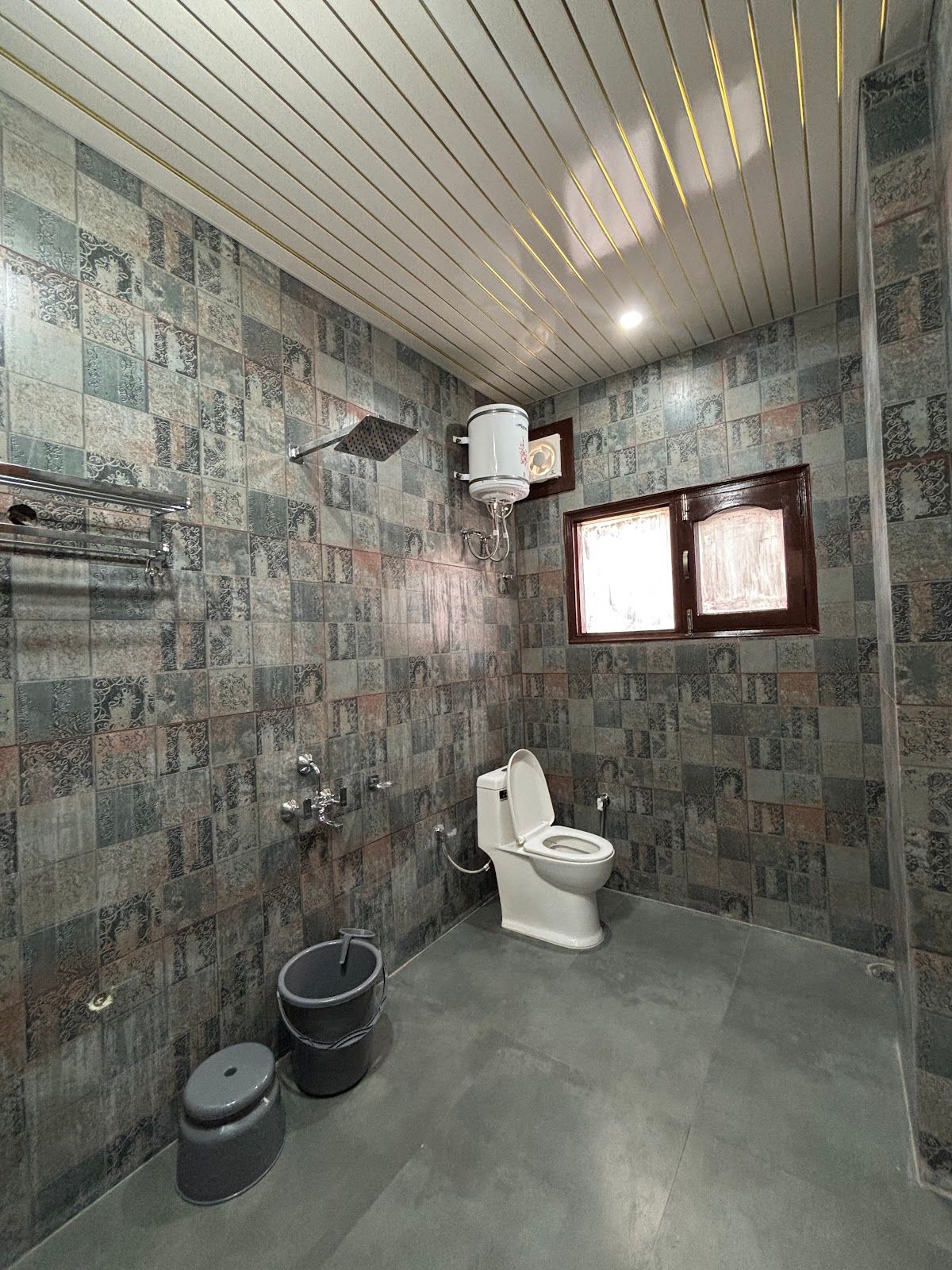 Homestay w/ Home Meals & Smart TV, HP in Darlaghat, HP 8