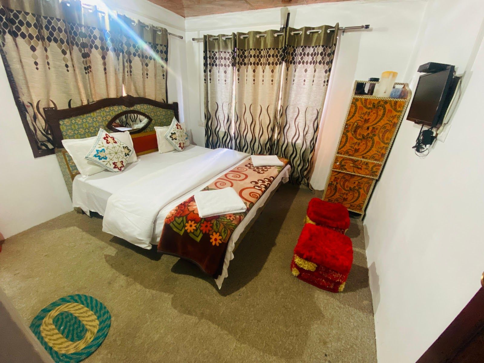 Helpful Staff Guest House w/ Market & Transport in Jammu & Kashmir, Pahalgam 2