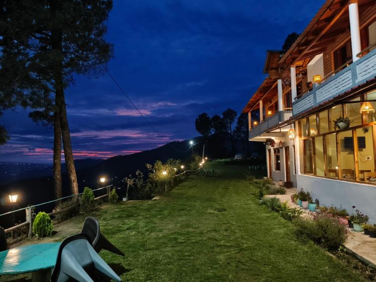 Mountain Homestay w/ Bonfire & Views, Uttarakhand