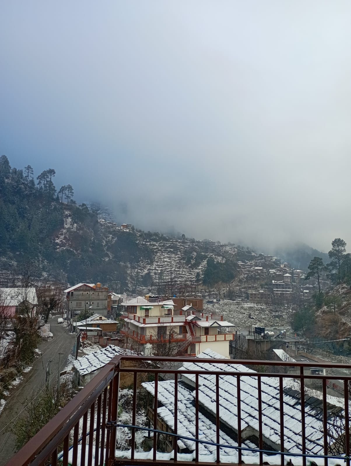 Riverside Homestay w/ Home Meals & Treks, HP in Banjar, HP 1