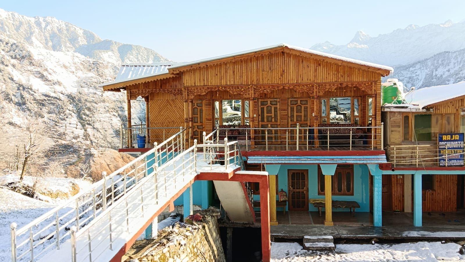 Homestay w/ Mountain Views & Home Meals in Raithal, Uttarakhand 1