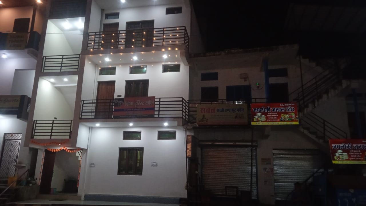 Roadside lodge in Phata, Garhwal Himalayas