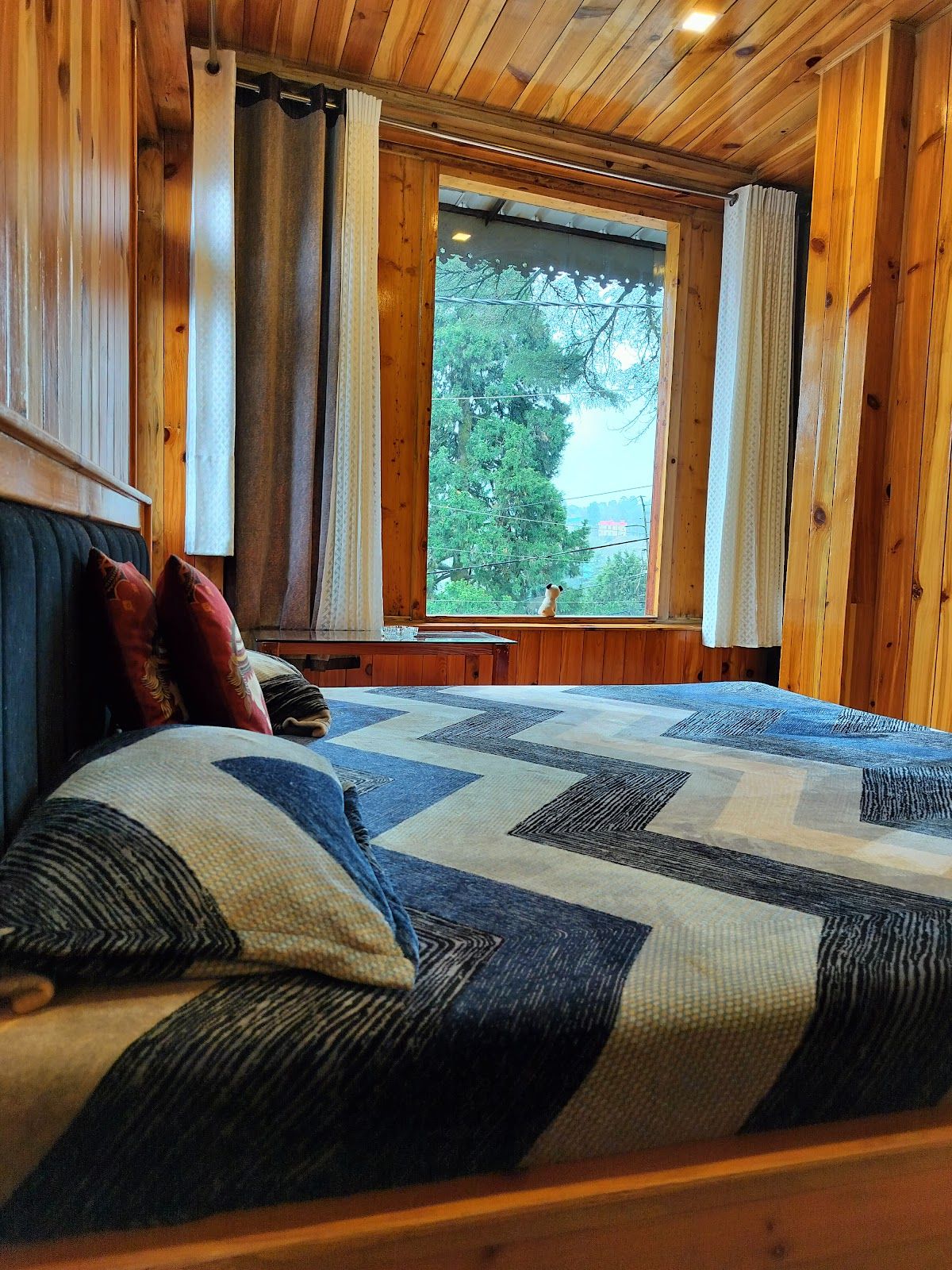 Homestay w/ Home Meals & Market Access in Chakrata, Uttarakhand 8