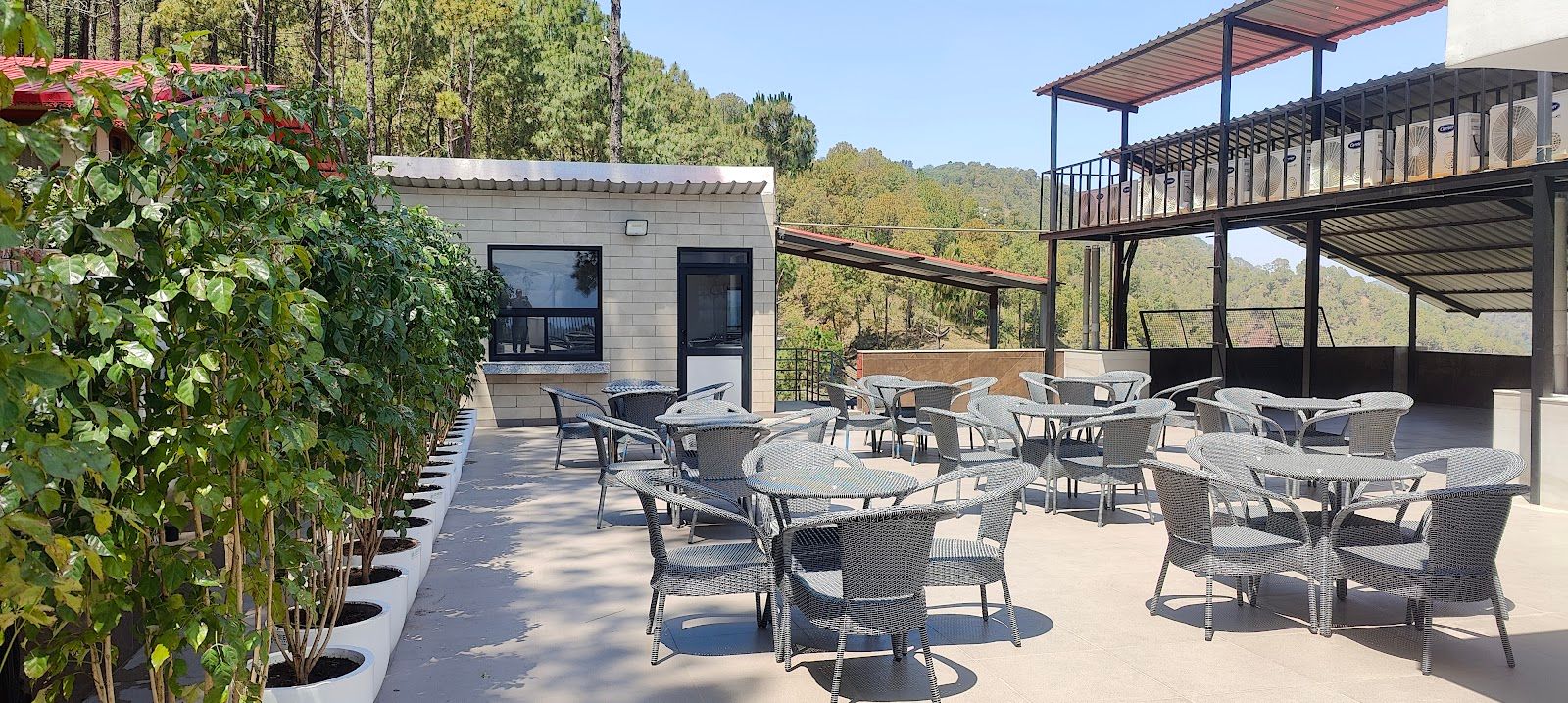 Hilltop Hotel w/ Valley Views & Service, HP in Gandhi Gram, HP 1