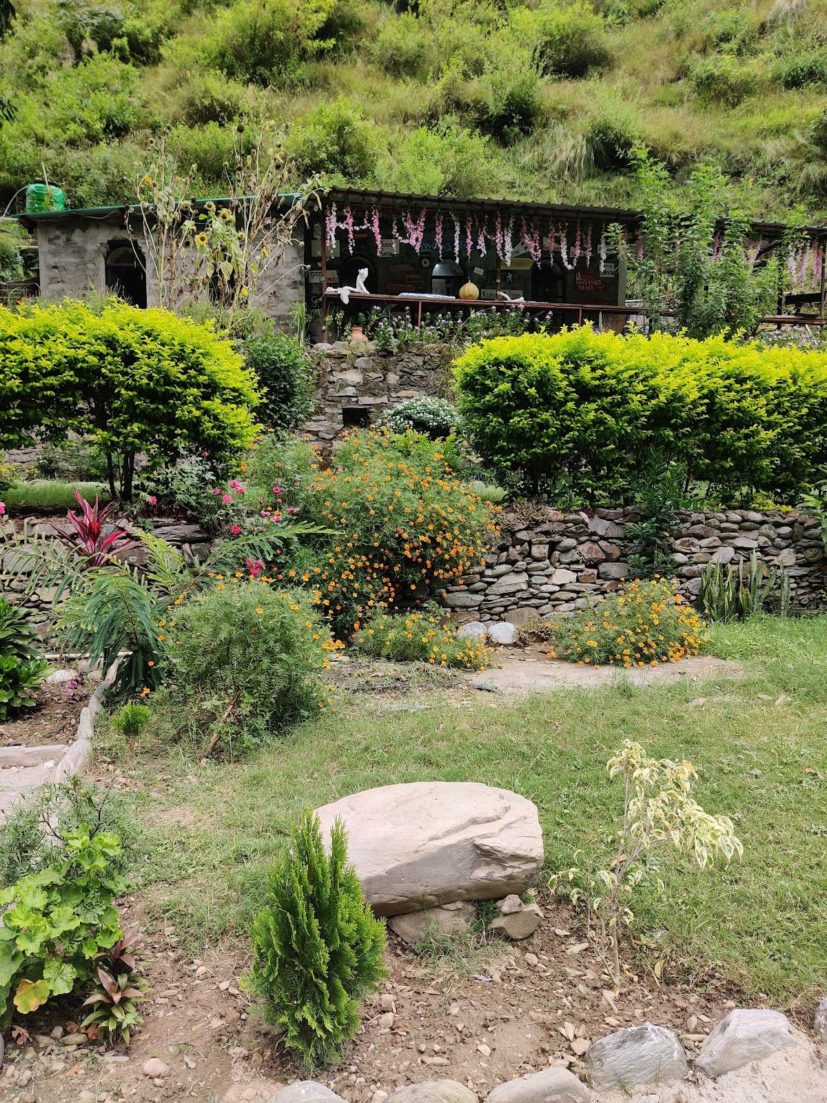 House in Uttarakhand: Valley Views, River Walks
