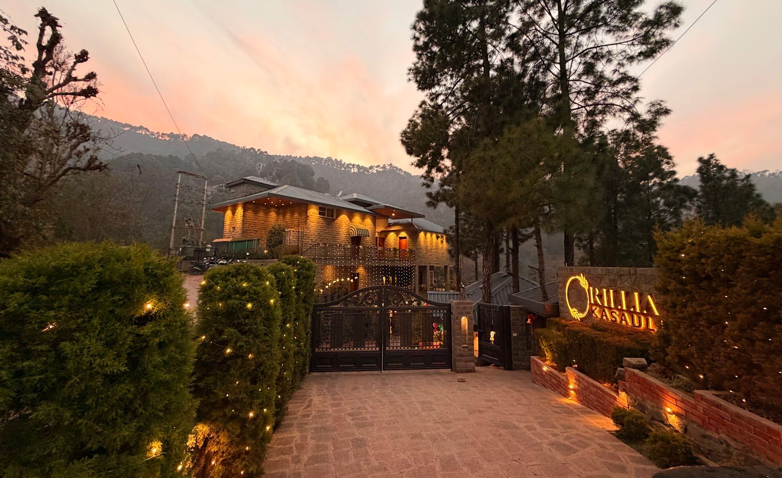 Hills View Homestay w/ Balconies & Meals, HP