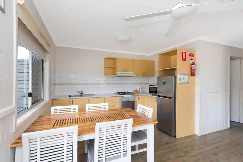 Hawks Nest - Deluxe Cabin - Sleeps 5 - Dining & Ki