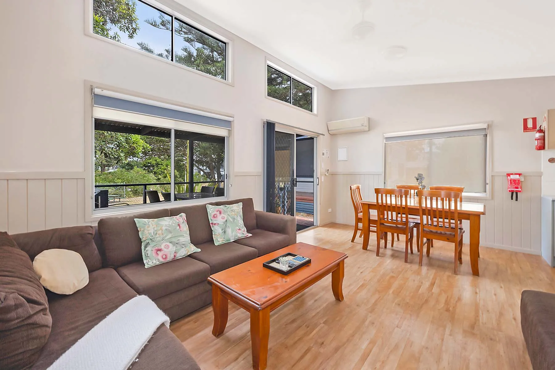 Tuncurry - Superior Villa - Sleeps 5 - Living