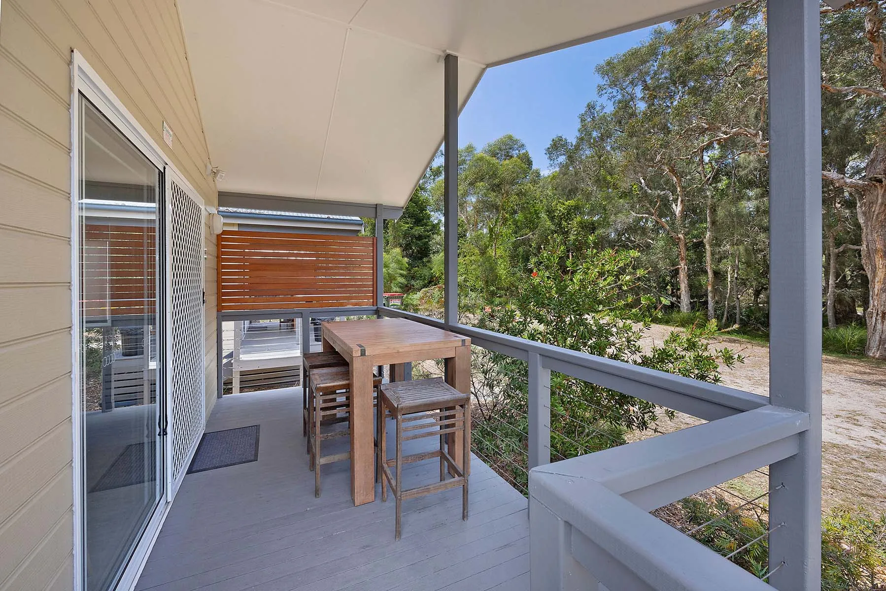 Jimmys Beach - Deluxe Cabin - Sleeps 5 - Verandah