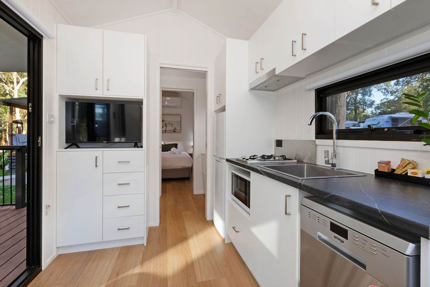 Moonee Beach - Premium Tiny Home - Sleeps 2 - Dog 