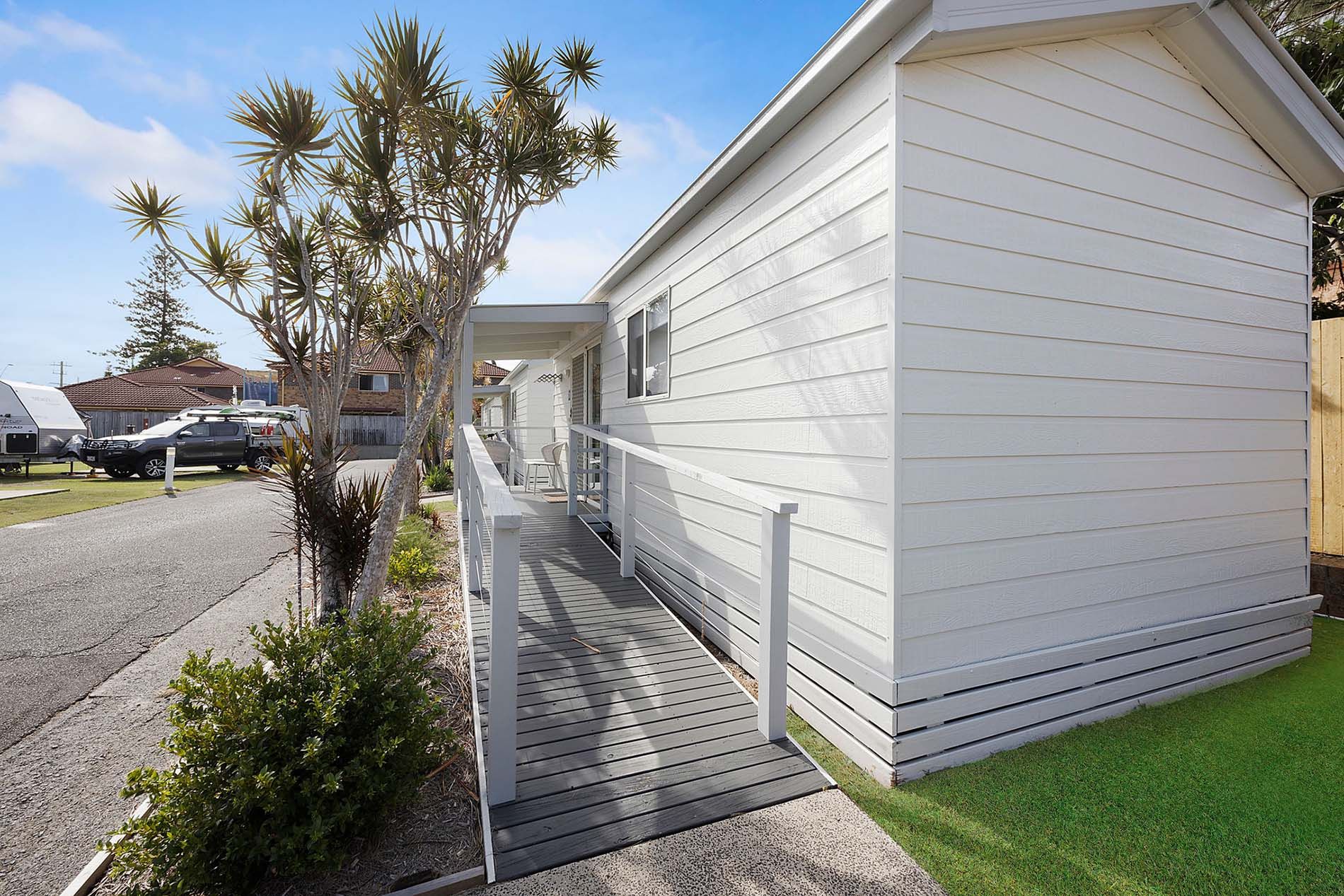 Ballina Deluxe Cabin - Sleeps 2 - Ramp - Accessibl