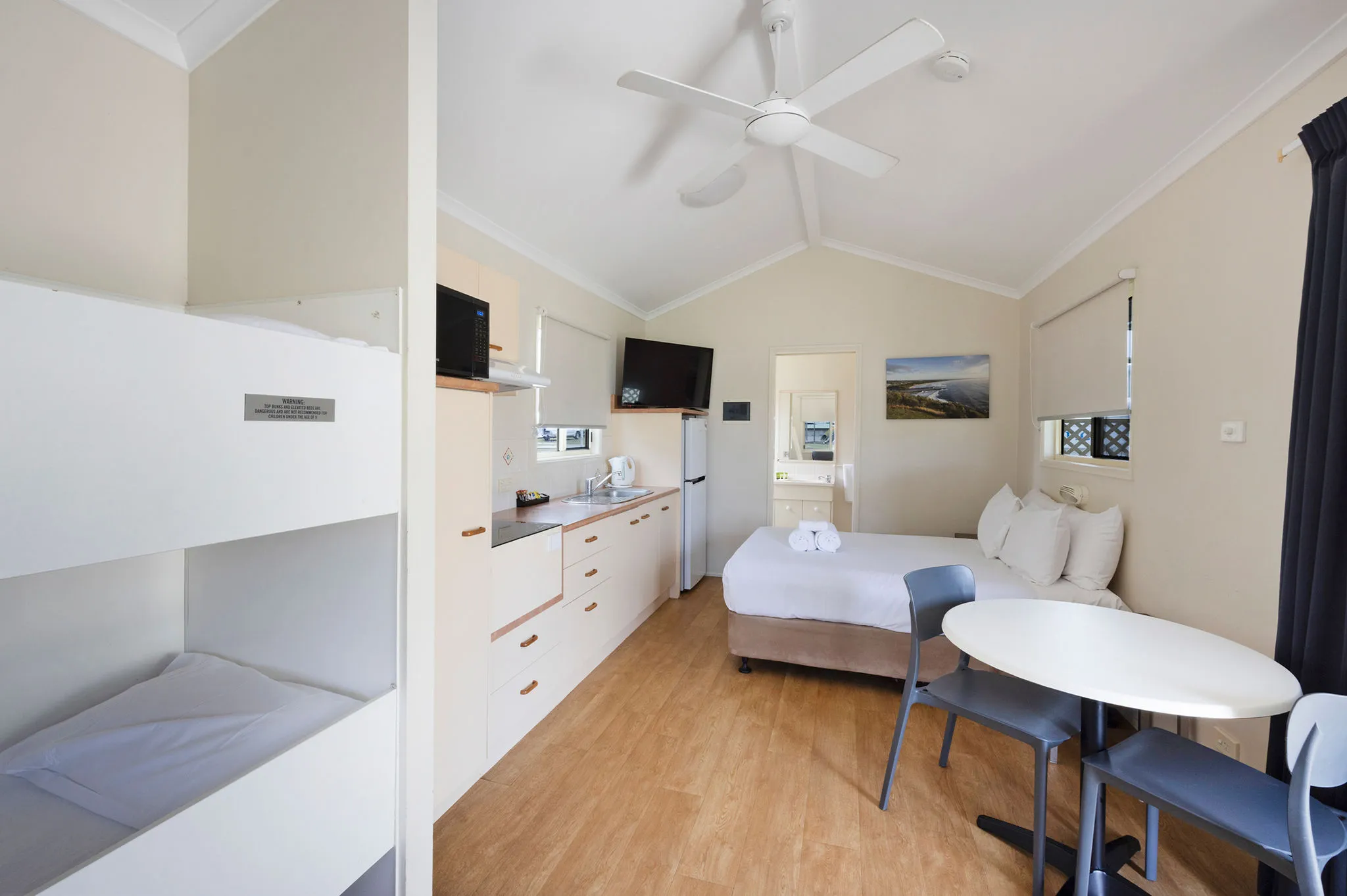 Evans Head - Economy Cabin - Sleeps 4 - Bunks