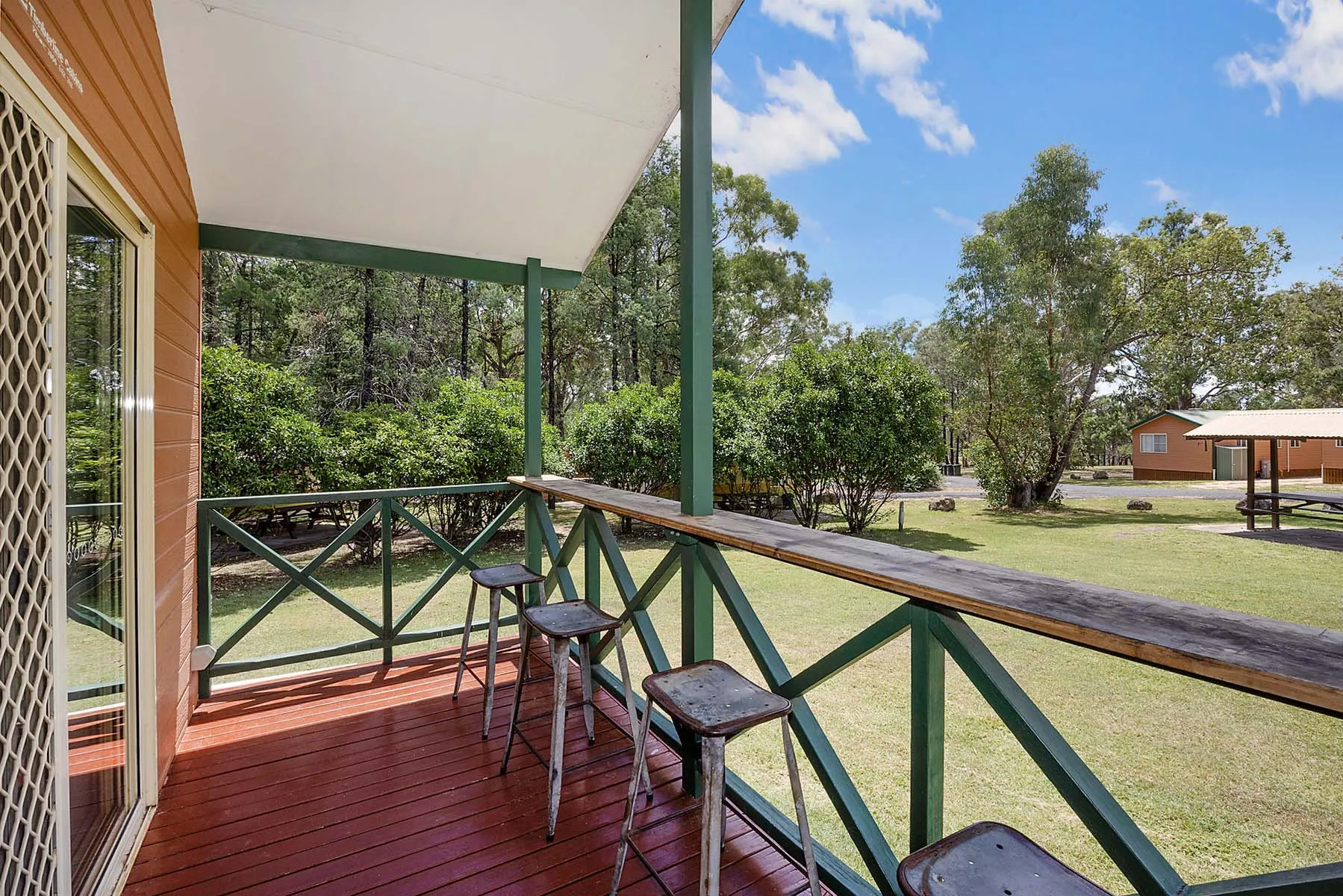 Copeton Waters - Deluxe Cabin Sleeps 6 - Verandah