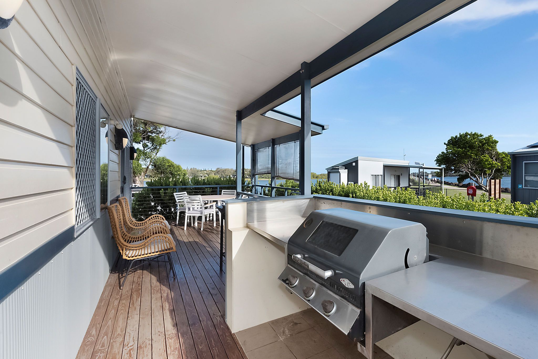 Shaws Bay - Deluxe Cabin - Sleeps 5 - Accessible -