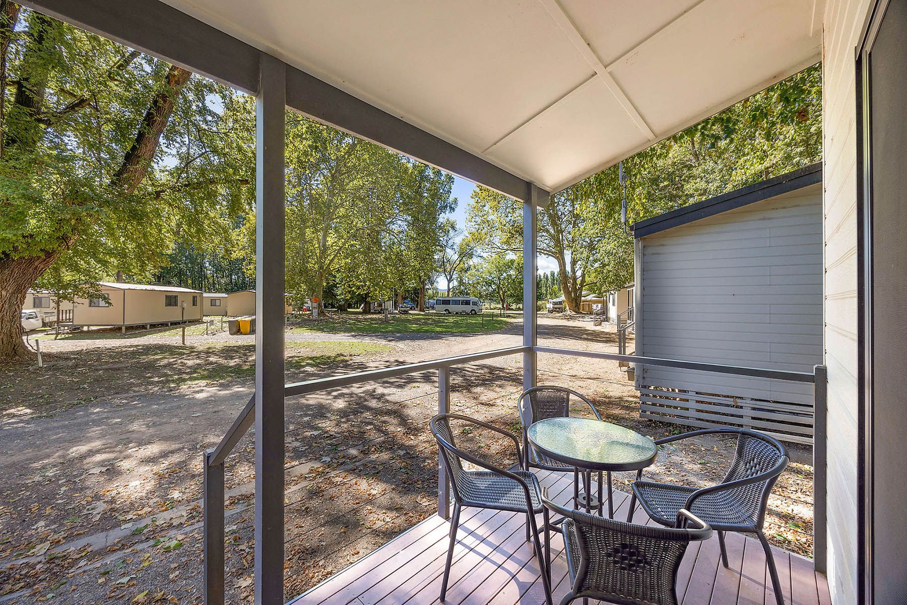Tumut  Premium 2 Bedroom Cabin - Sleeps 6 - verandah