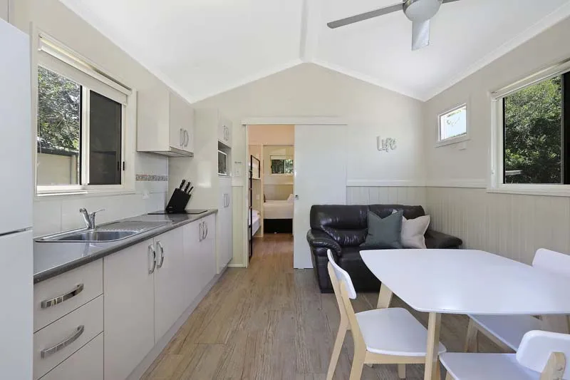 Mylestom - Standard Cabin - Sleeps 4 - Living & Di