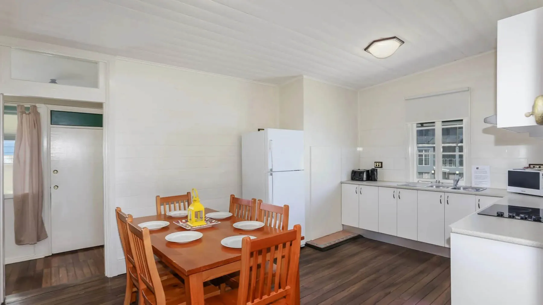 Yamba Lighthouse Cottages - Sleeps 10 - Dog Friend