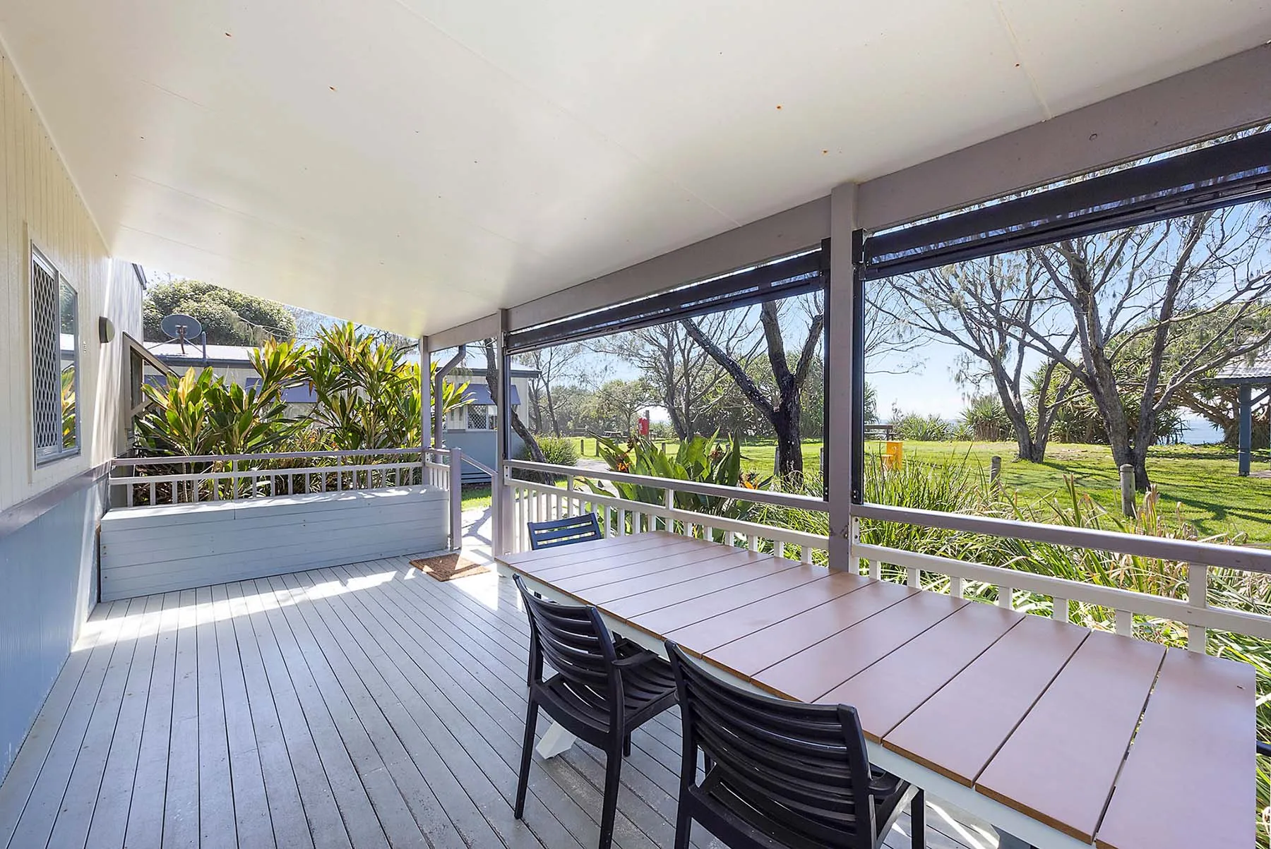 Corindi Beach Superior cabin - sleeps 5 verandah