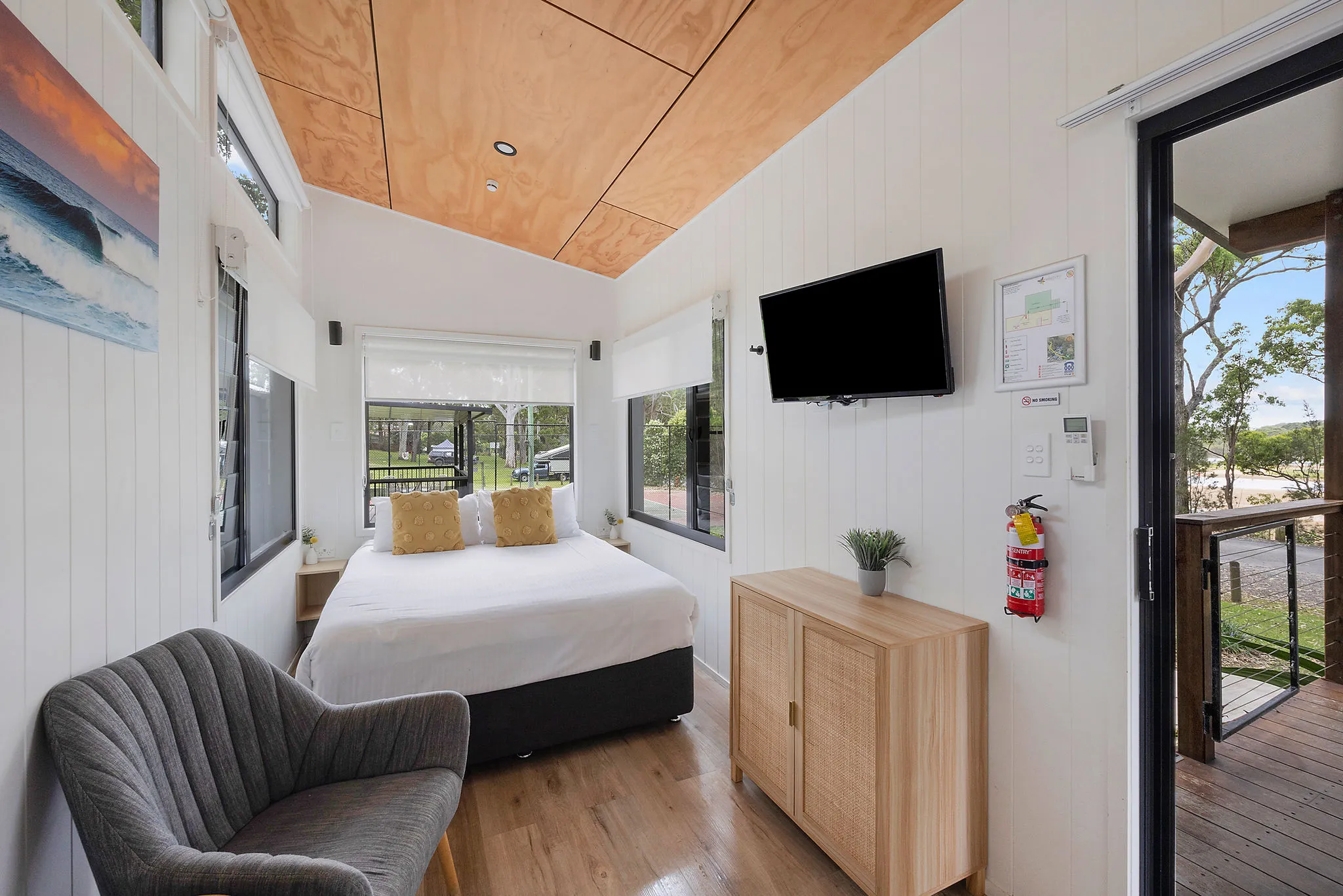 Moonee Beach - Tiny Home - Sleeps 2 - Dog Friendly