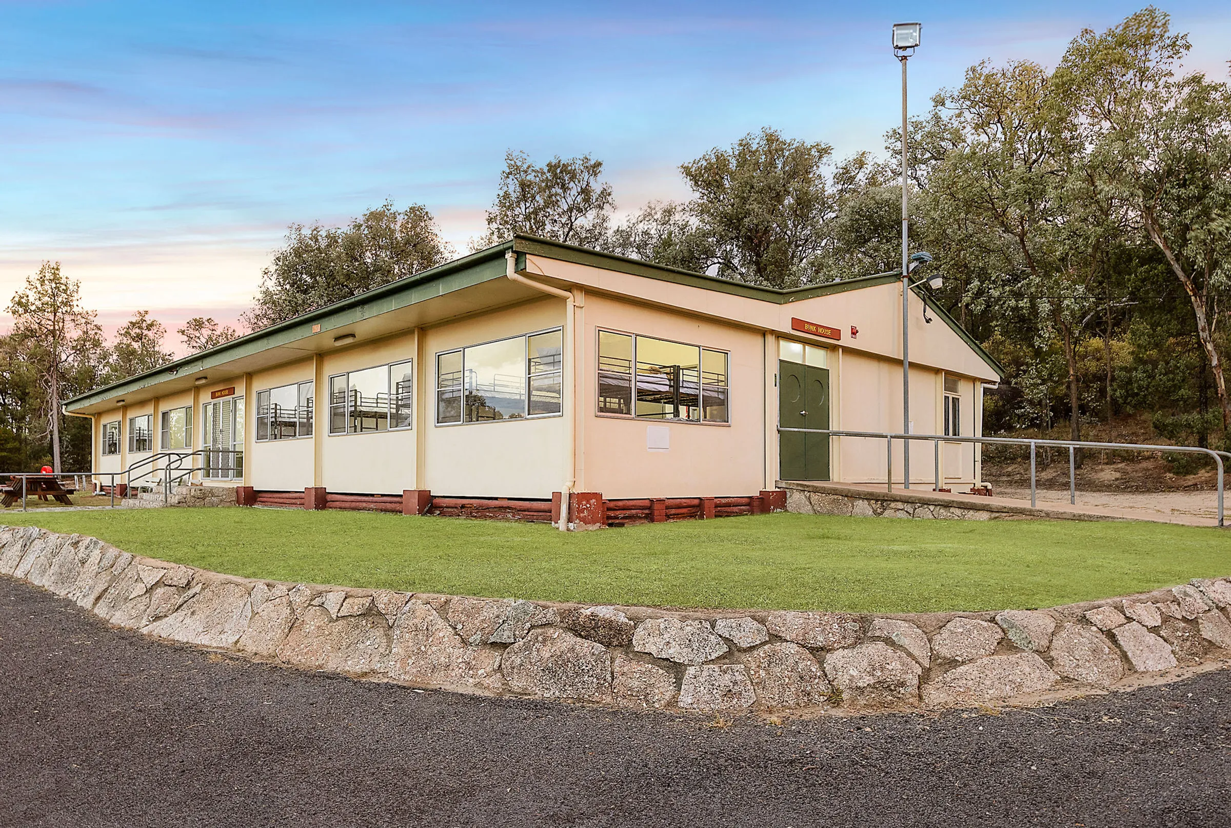 Copeton Waters Bunk House - exterior