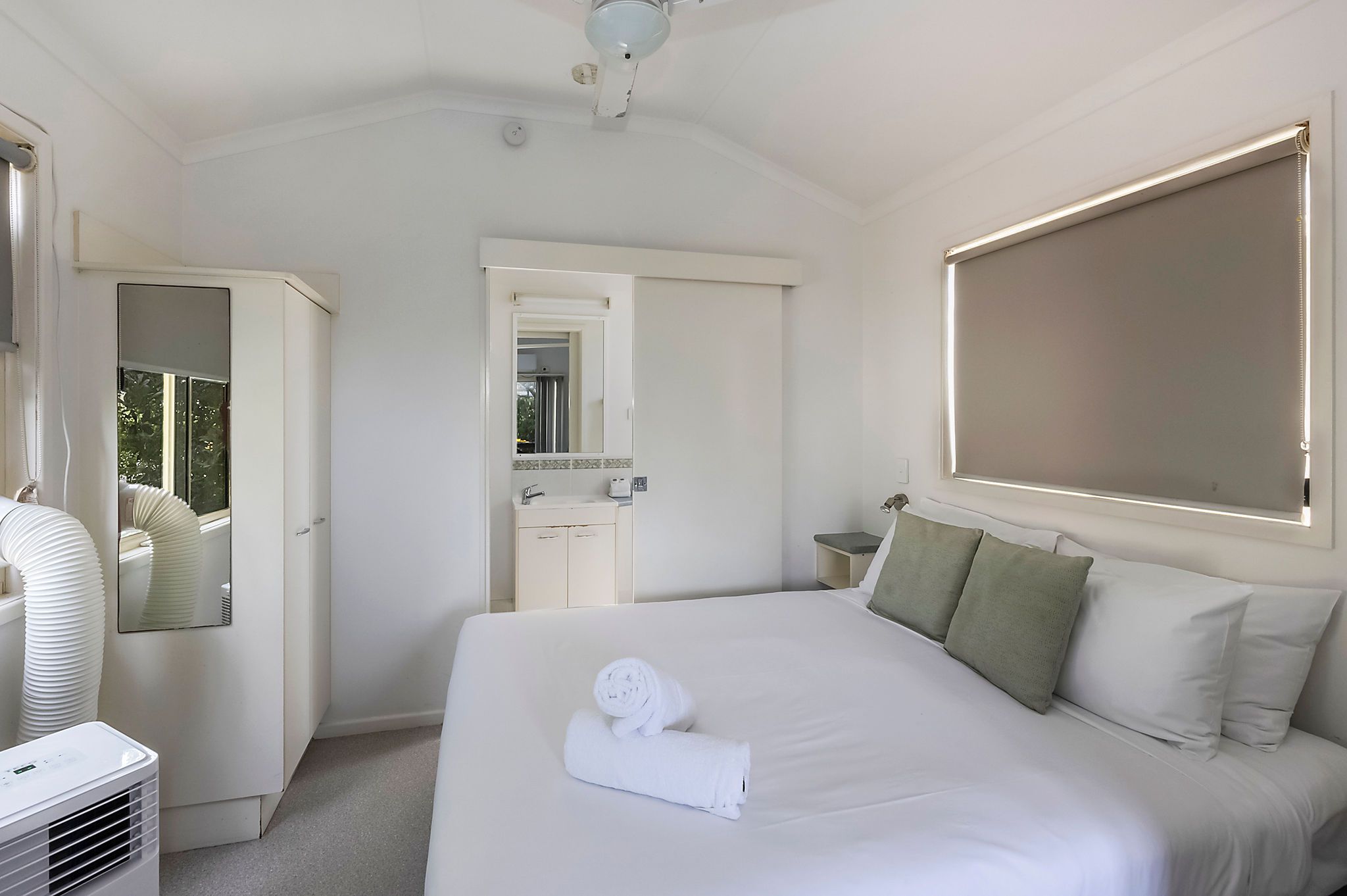 Lennox Head - Standard Cabin - Sleep 4 - Main Bed