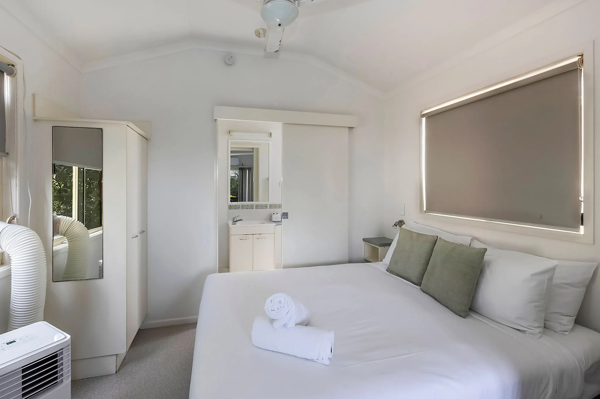 Lennox Head - Standard Cabin - Sleep 4 - Main Bed