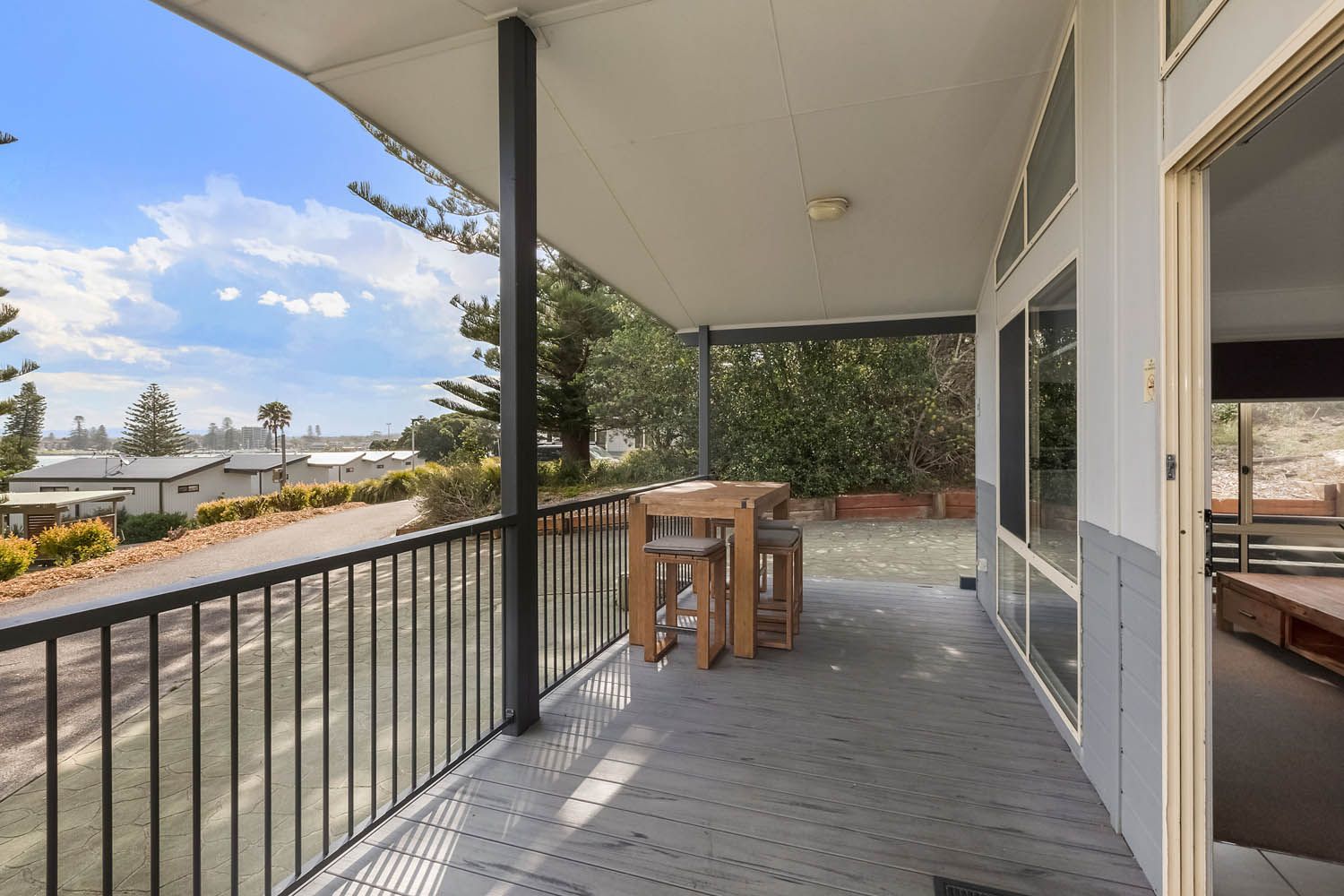 Forster Beach - Premium Cabin - Sleep 4 - Verandah