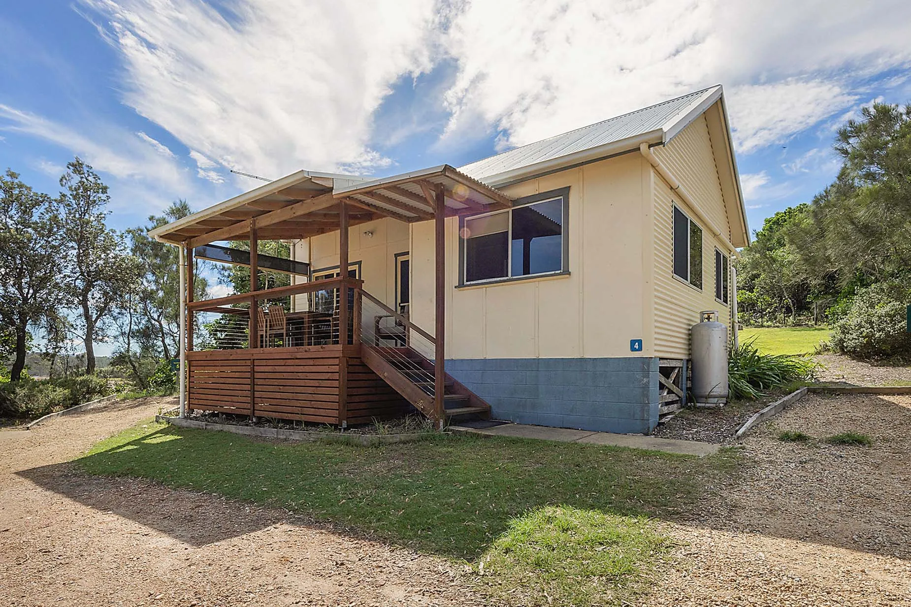 Red Rock Deluxe Cabin Sleeps 4 - exterior