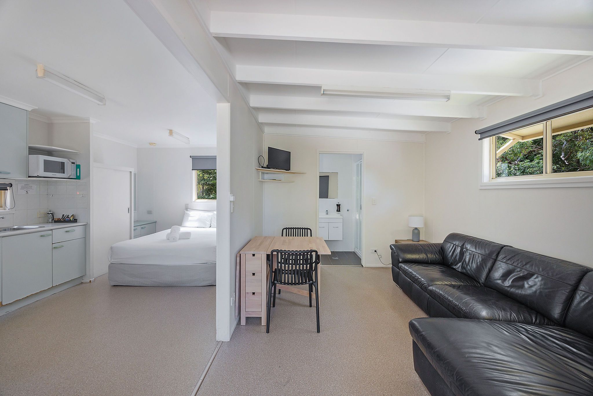 Nambucca Heads - Economy Cabin - Sleeps 4 -open plan living
