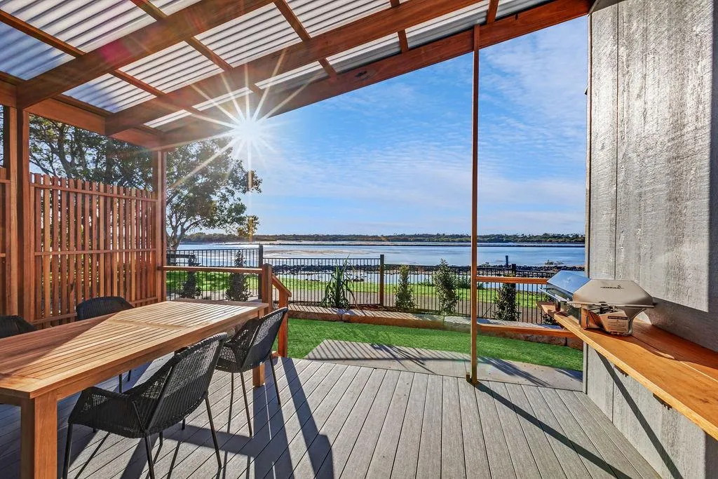 Urunga - Premium Cabin - Sleeps 5 - Verandah