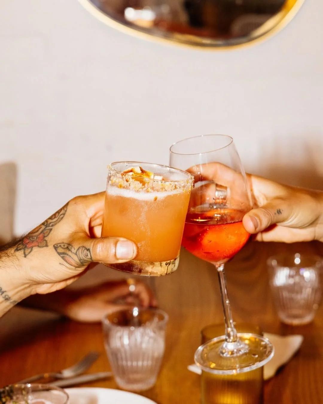 Cocktails & clinking with mates at No Bones Byron Bay