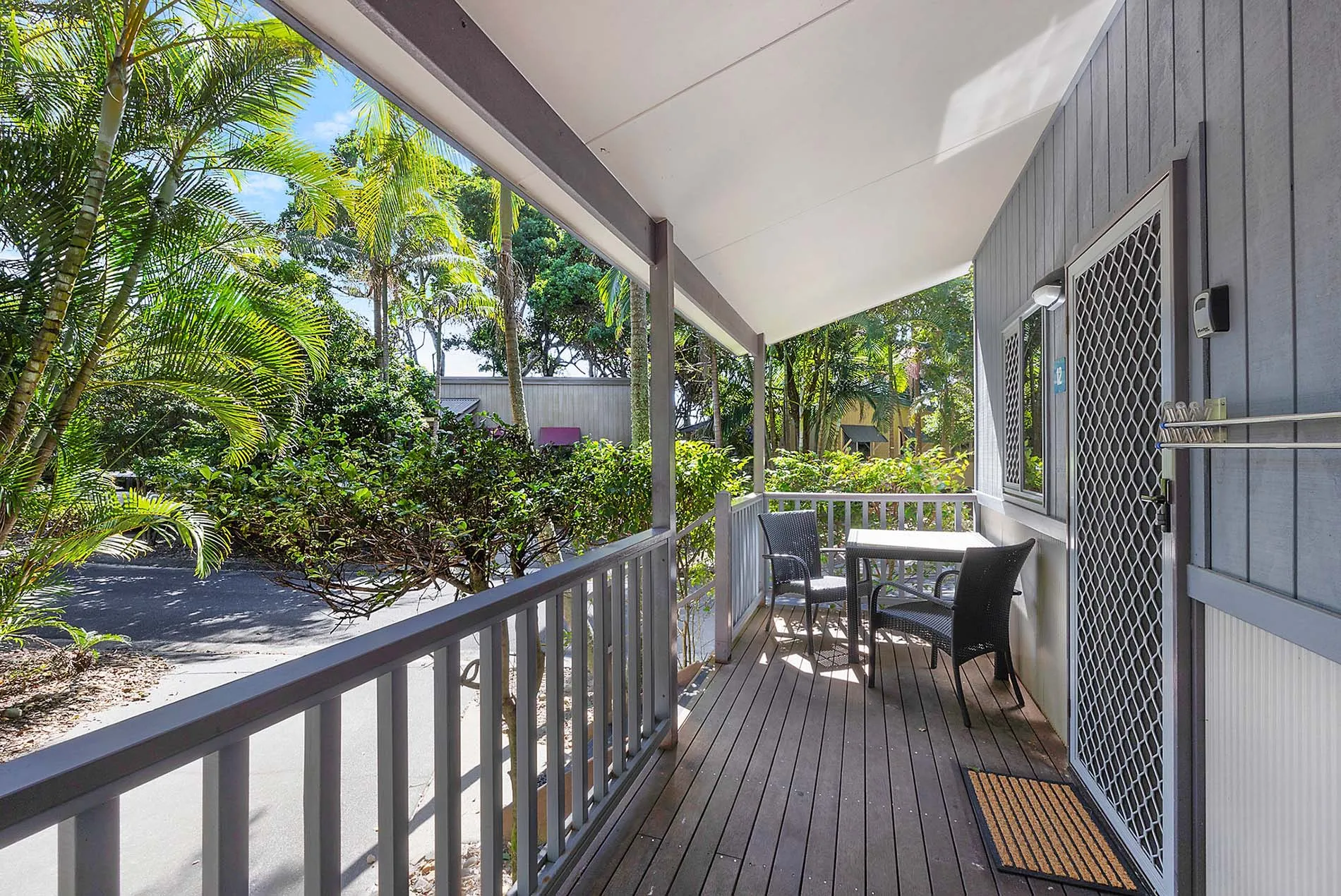 Byron Bay Standard Cabin sleeps 2 - verandah