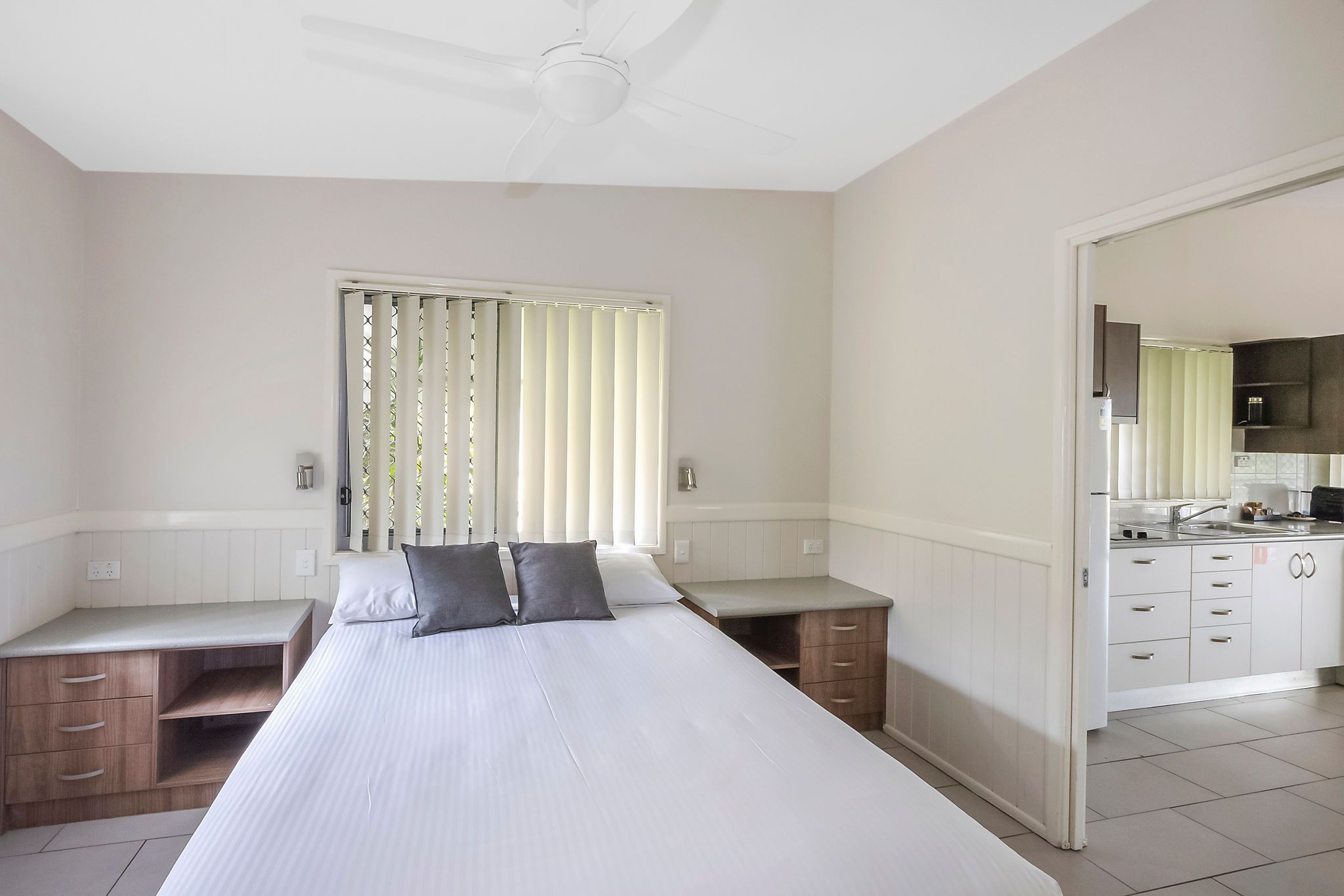 Moonee Beach - Premium Cabin - Sleeps 4 - Dog Frie