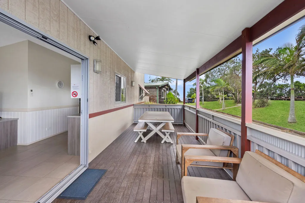 Nambucca Heads - Deluxe Cabin - Sleeps 5 Dog Frien