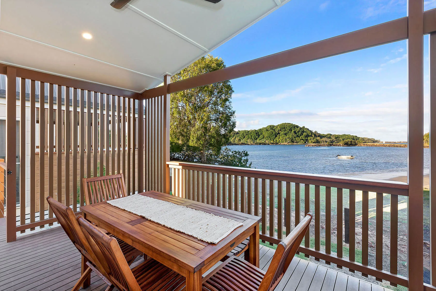 Massy Geene - Premium Cabin - Sleeps 4 - Verandah