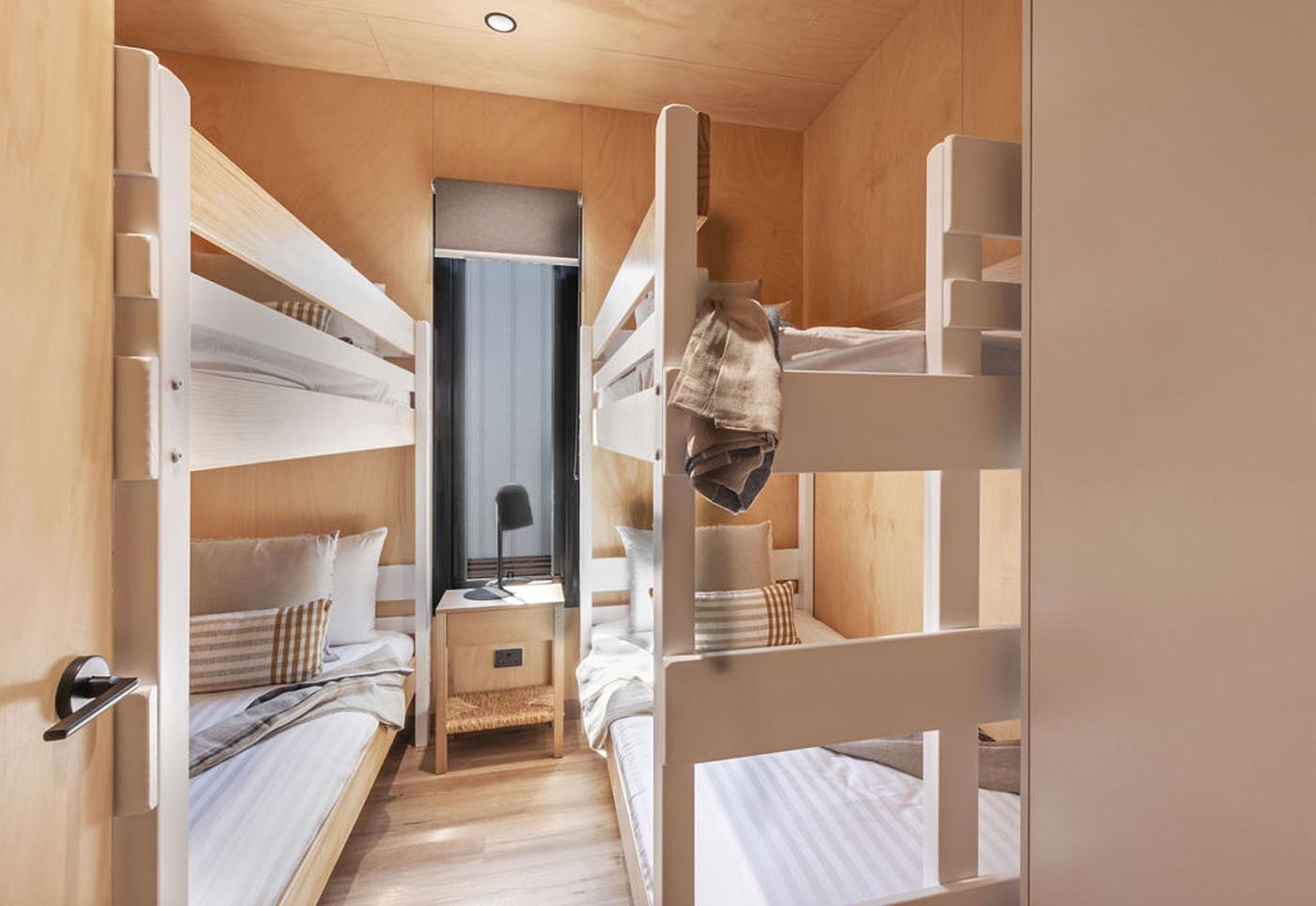 Hawks Nest Superior Villa - sleeps 6 - second bedroom