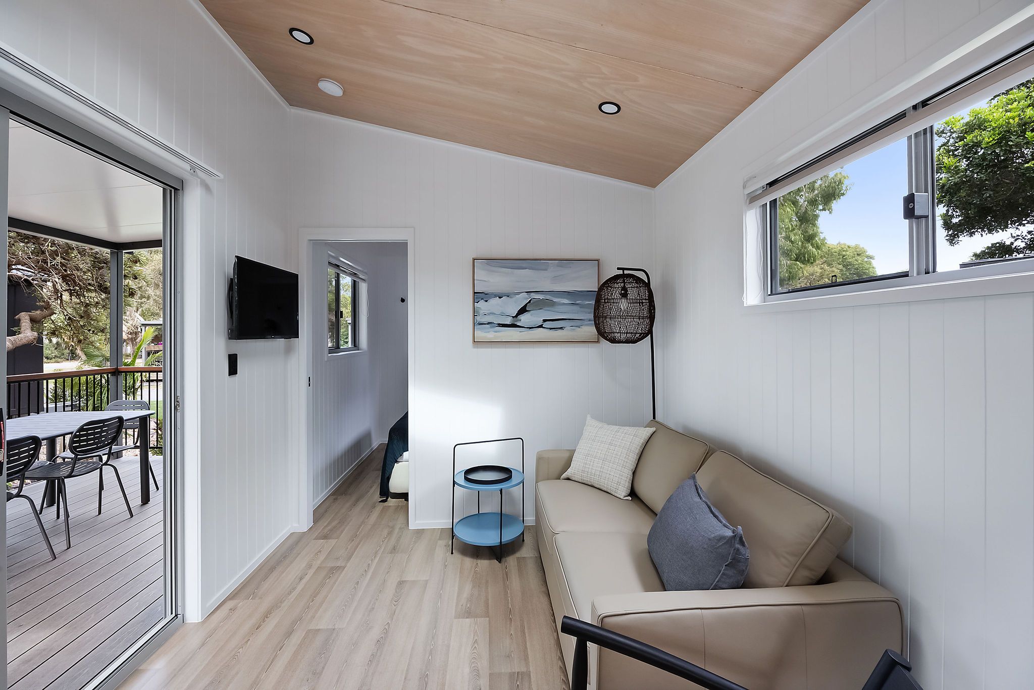 Lennox Head tiny home - sleeps 2 - lounge