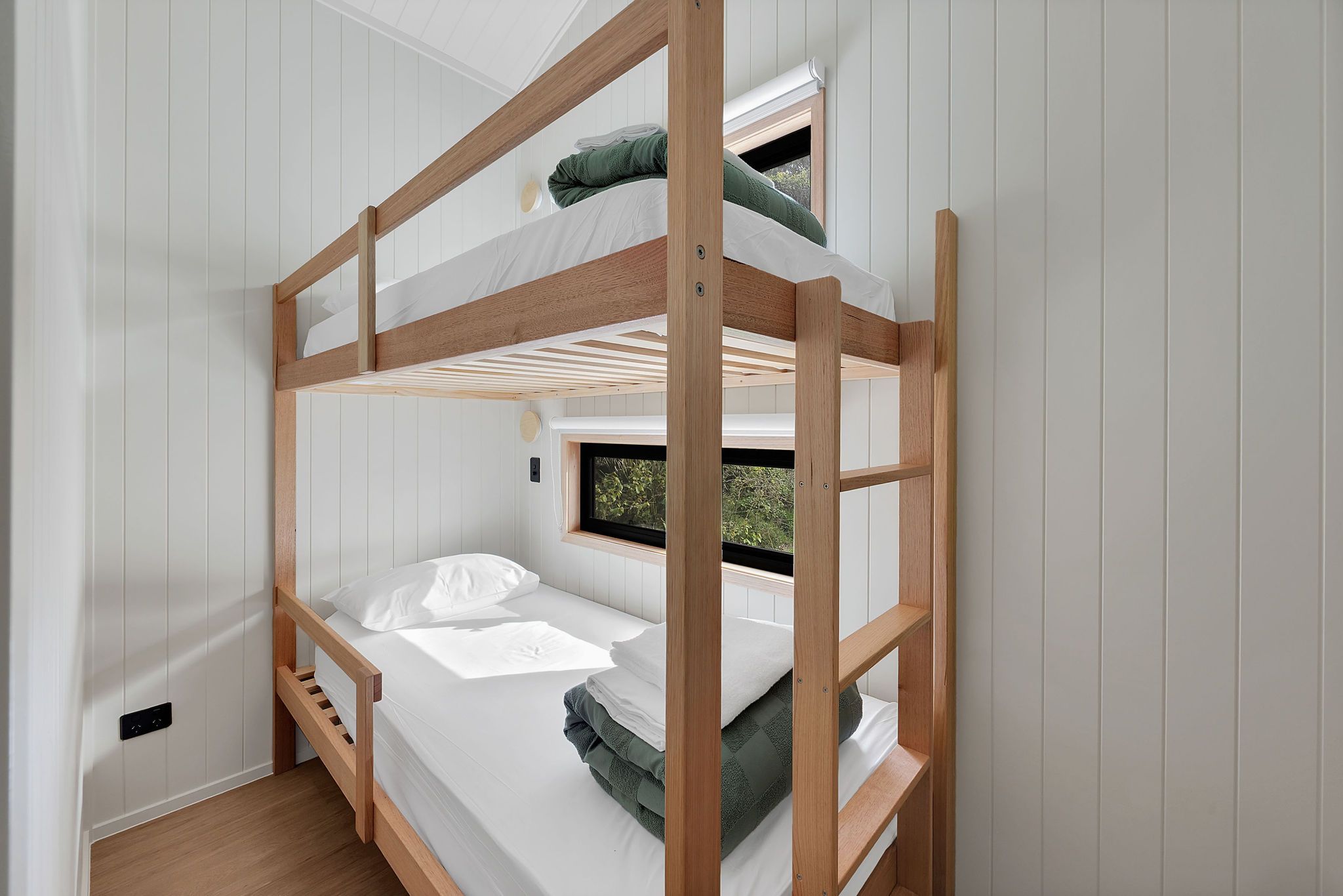 Seal Rocks tiny home - bunks