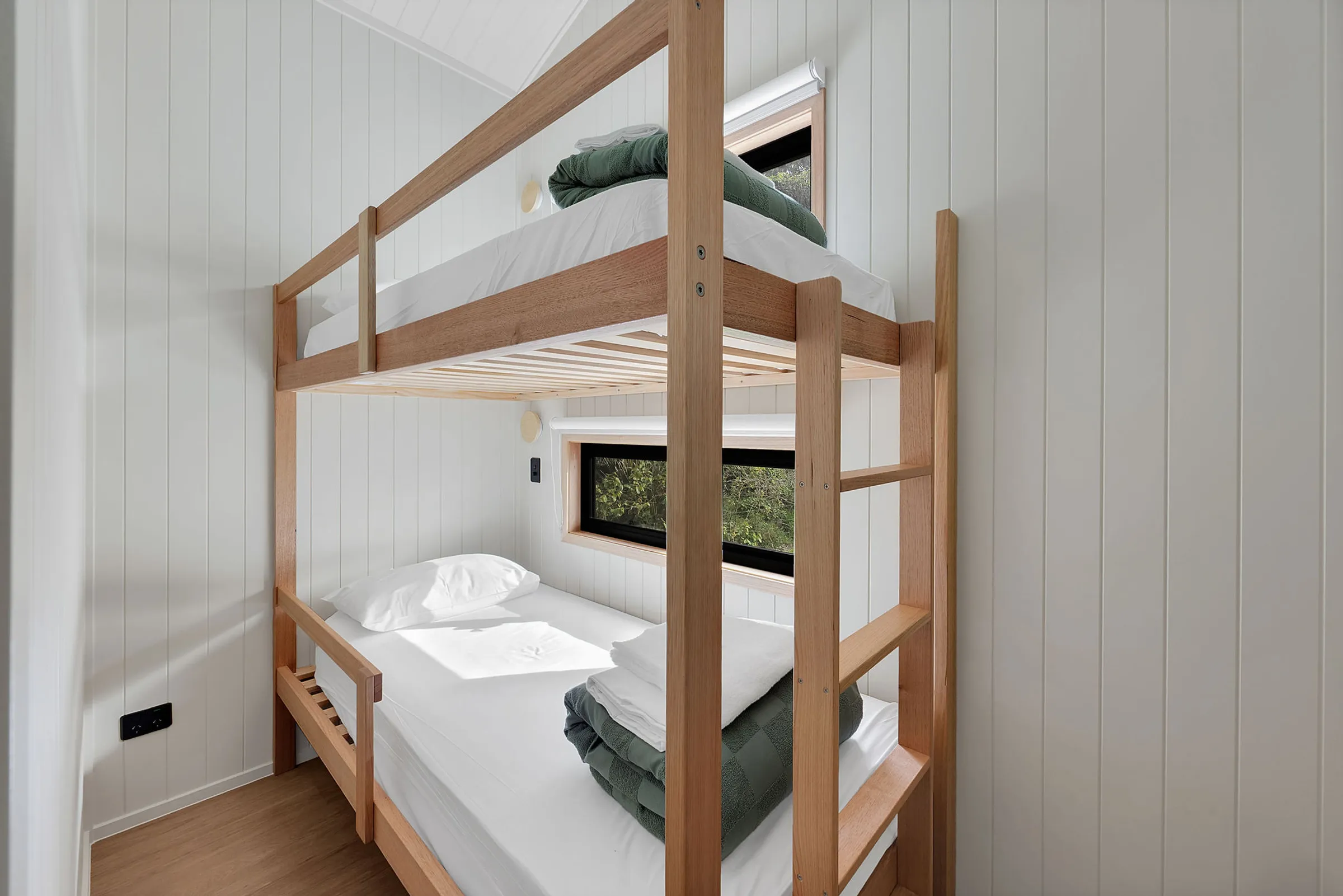 Seal Rocks tiny home - bunks