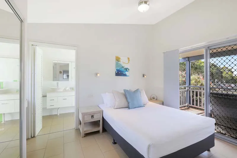 Lennox Head - Deluxe Cabin - Sleep 2 - Main Bed